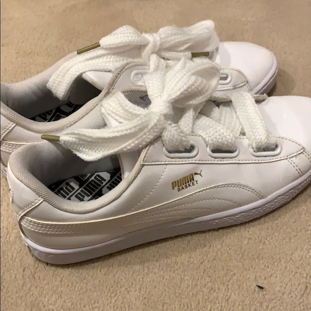 White puma sneakers